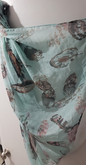 Sheer Feather scarf/cover-up - Picture 2 of 3